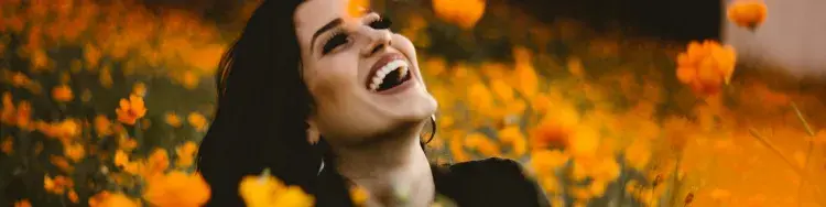 una mujer feliz